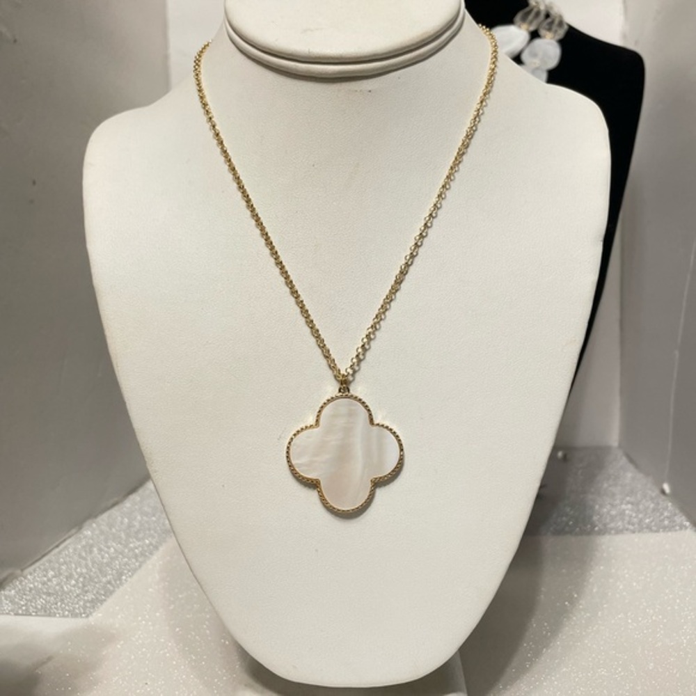 FAMILY GIRL NECKLACE